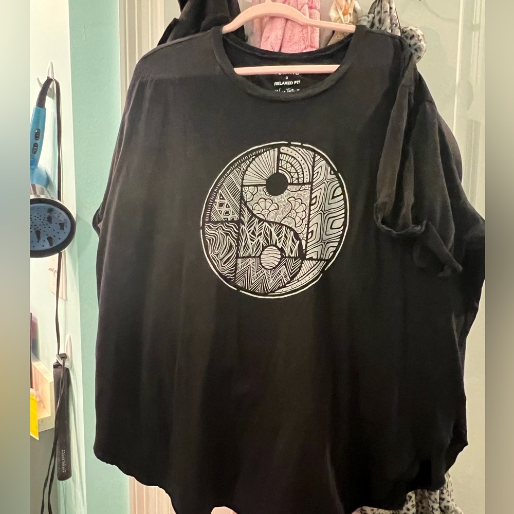 Yin Yang Relaxed fit Cotton Crew Neck Side Slit Tee size 4